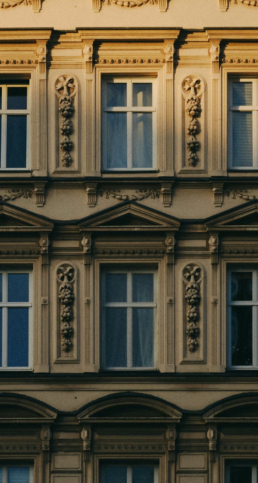 Stuckfassade eines Altbaus in Berlin-Kreuzberg